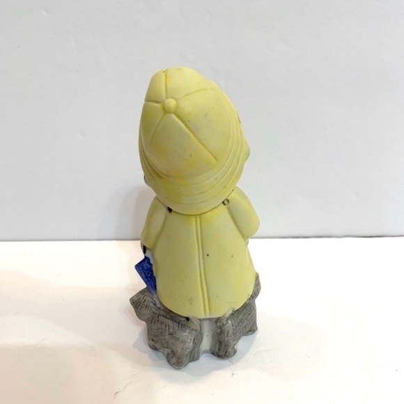 Jasco Potpourri Figurine Vintage Pomander Girl Yellow Raincoat Kittens Figurine - Picture 4 of 6